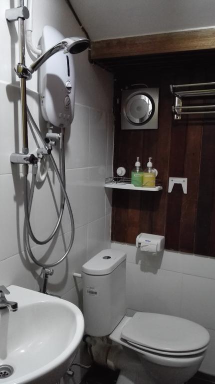 Silver Shine Guesthouse Джорджтаун Номер фото